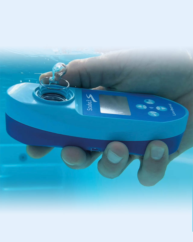 Scuba3s Smart pool control with the electronic pool tester
