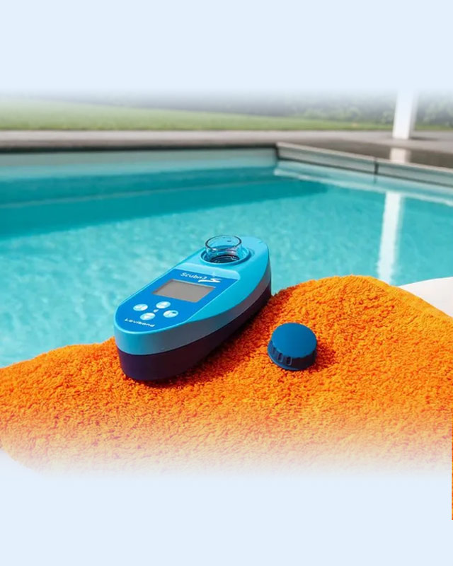 Scuba3s Smart pool control with the electronic pool tester