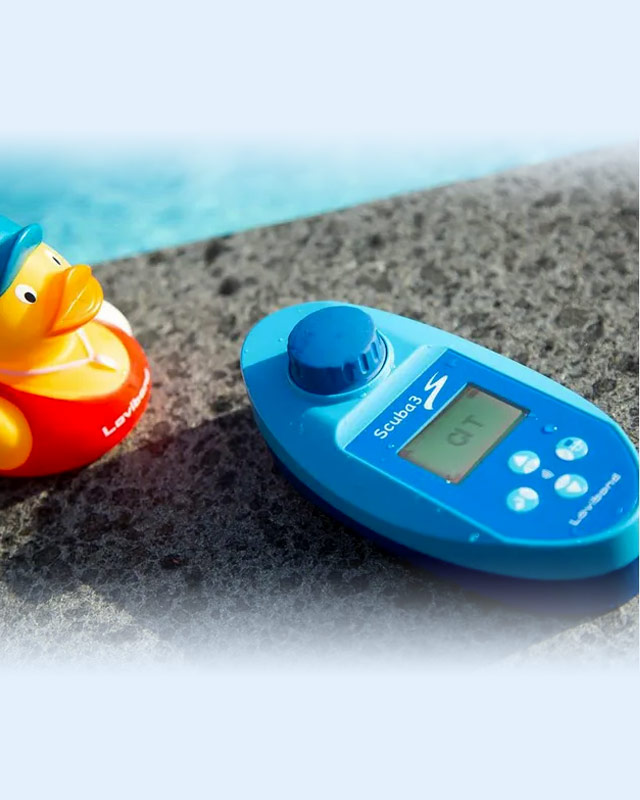 Scuba3s Smart pool control with the electronic pool tester